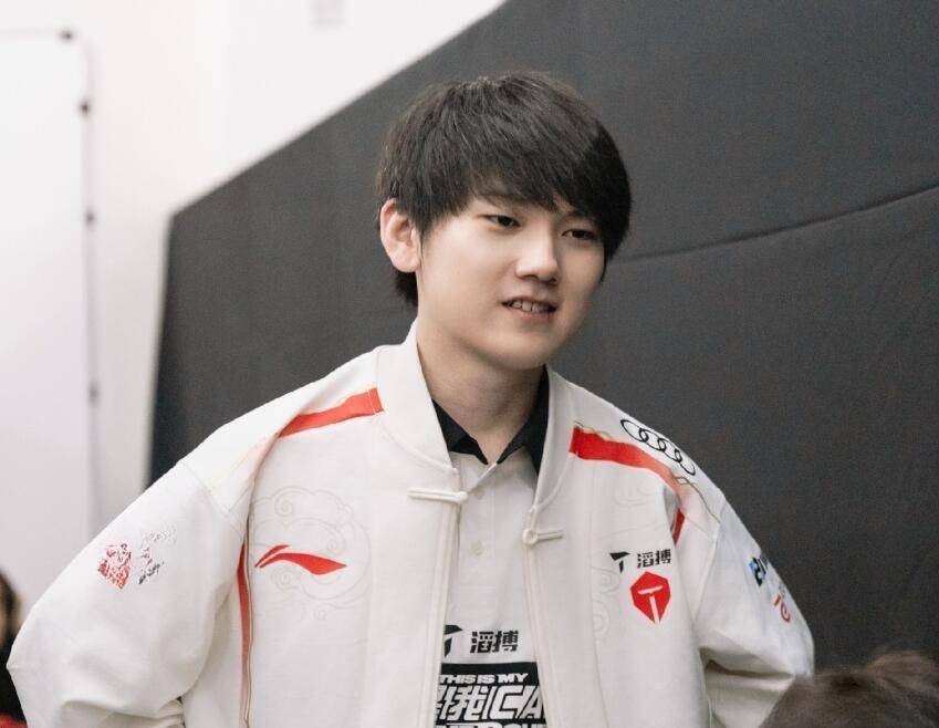 九游娱乐-Doinb在TES比赛中重要助攻，夺冠引发热议！赛场气氛高涨的简单介绍