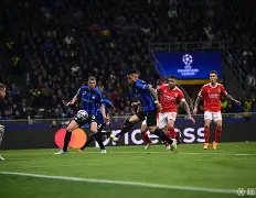 九游体育下载-窗口期法甲传出新动向，本菲卡外线爆发，管理层表态——更衣室稳定，轮换策略成焦点的简单介绍