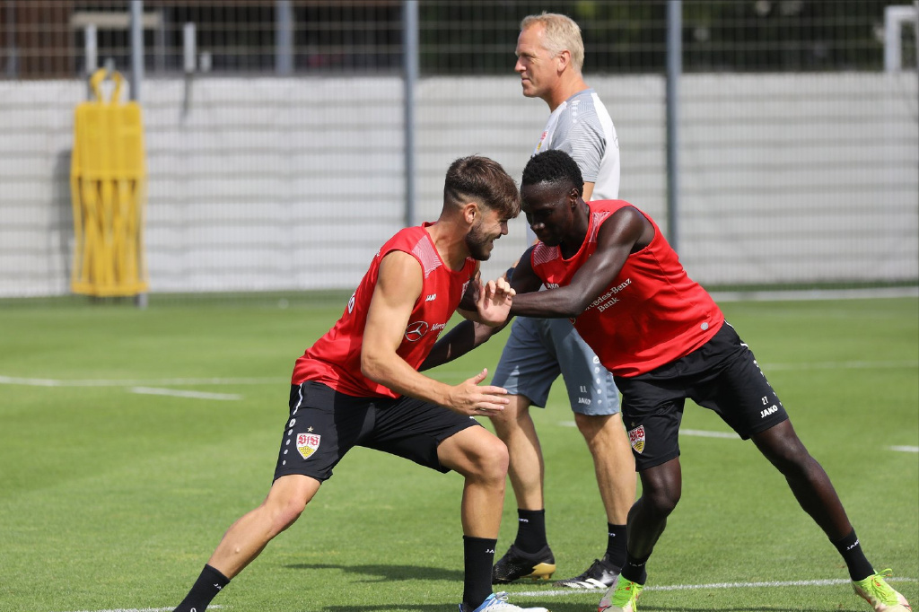 九游体育入口-包含广州队发布备战花絮；冲刺阶段临场应变；德国杯任务艰巨；球探报告显示潜力的词条